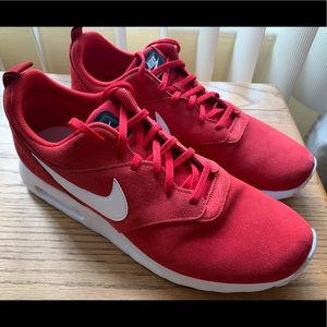 *EUC* Men’s Nike Air Max Tavas (Size 12)